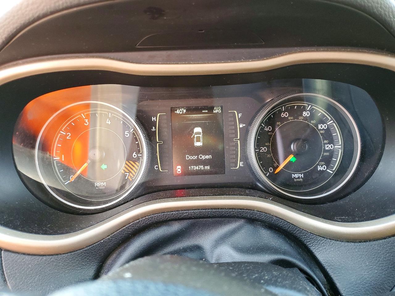 2015 Jeep Cherokee Latitude Gray vin: 1C4PJMCBXFW778277