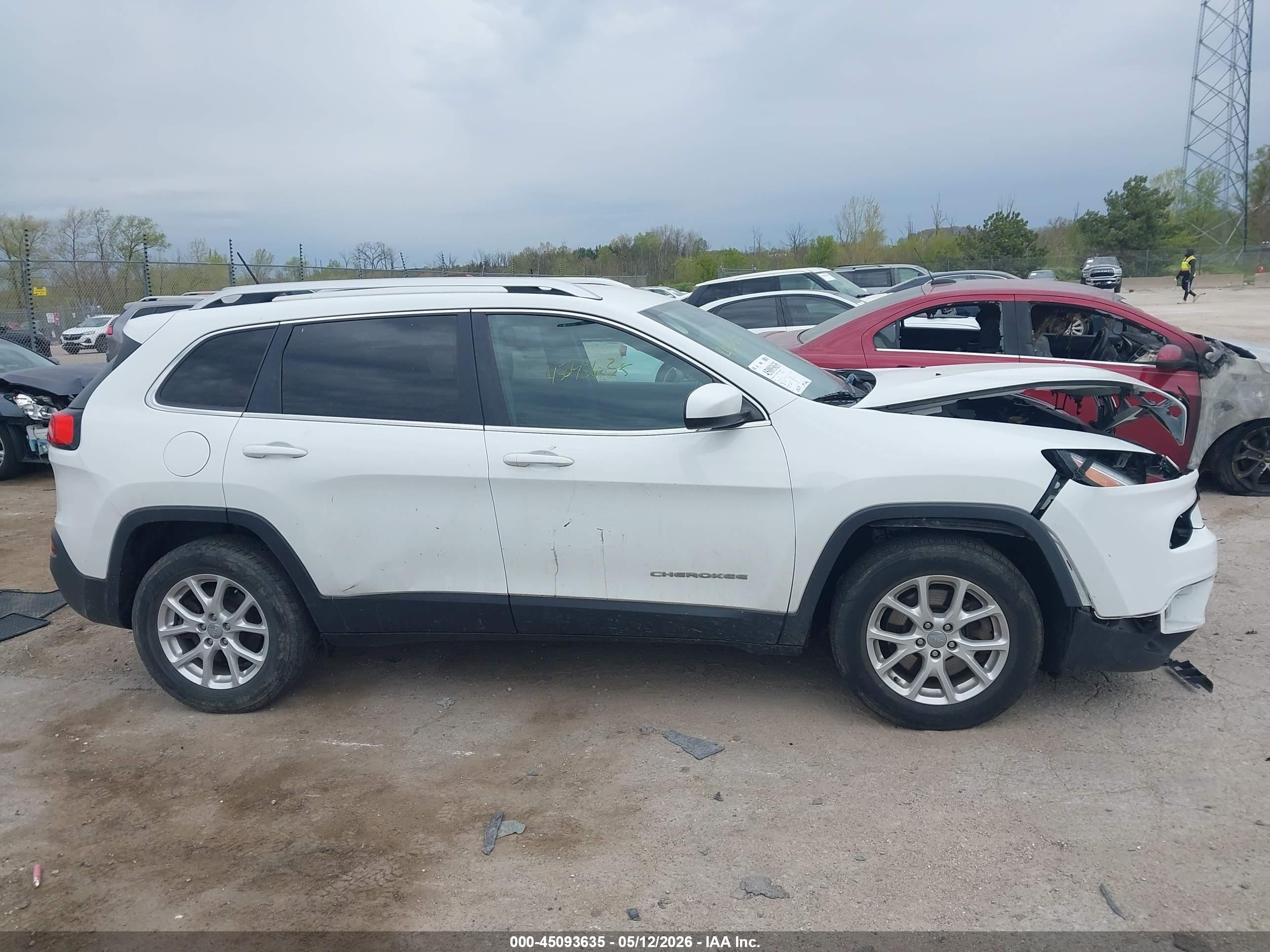 2016 Jeep Cherokee Latitude White vin: 1C4PJMCBXGW120900