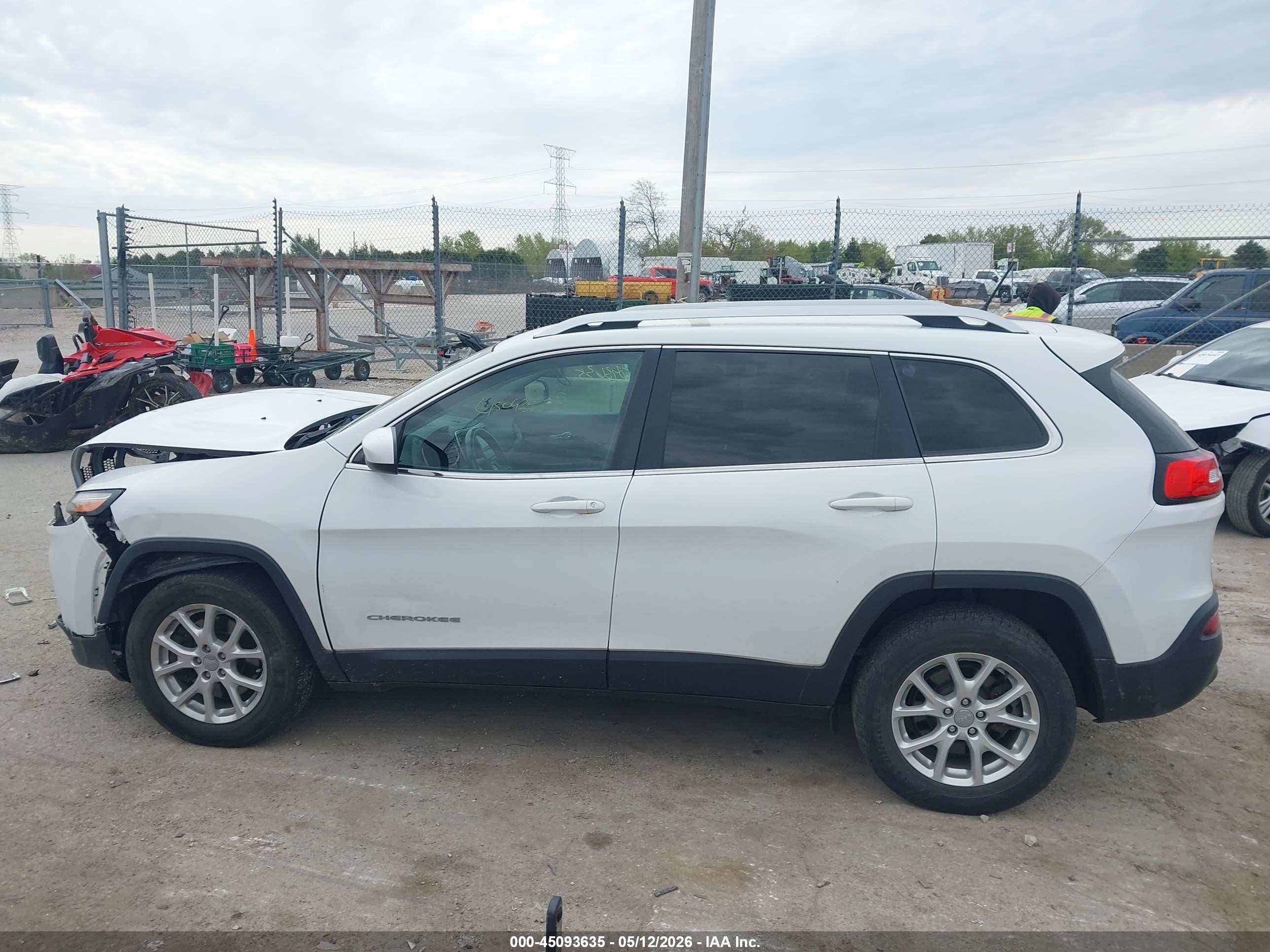 2016 Jeep Cherokee Latitude White vin: 1C4PJMCBXGW120900