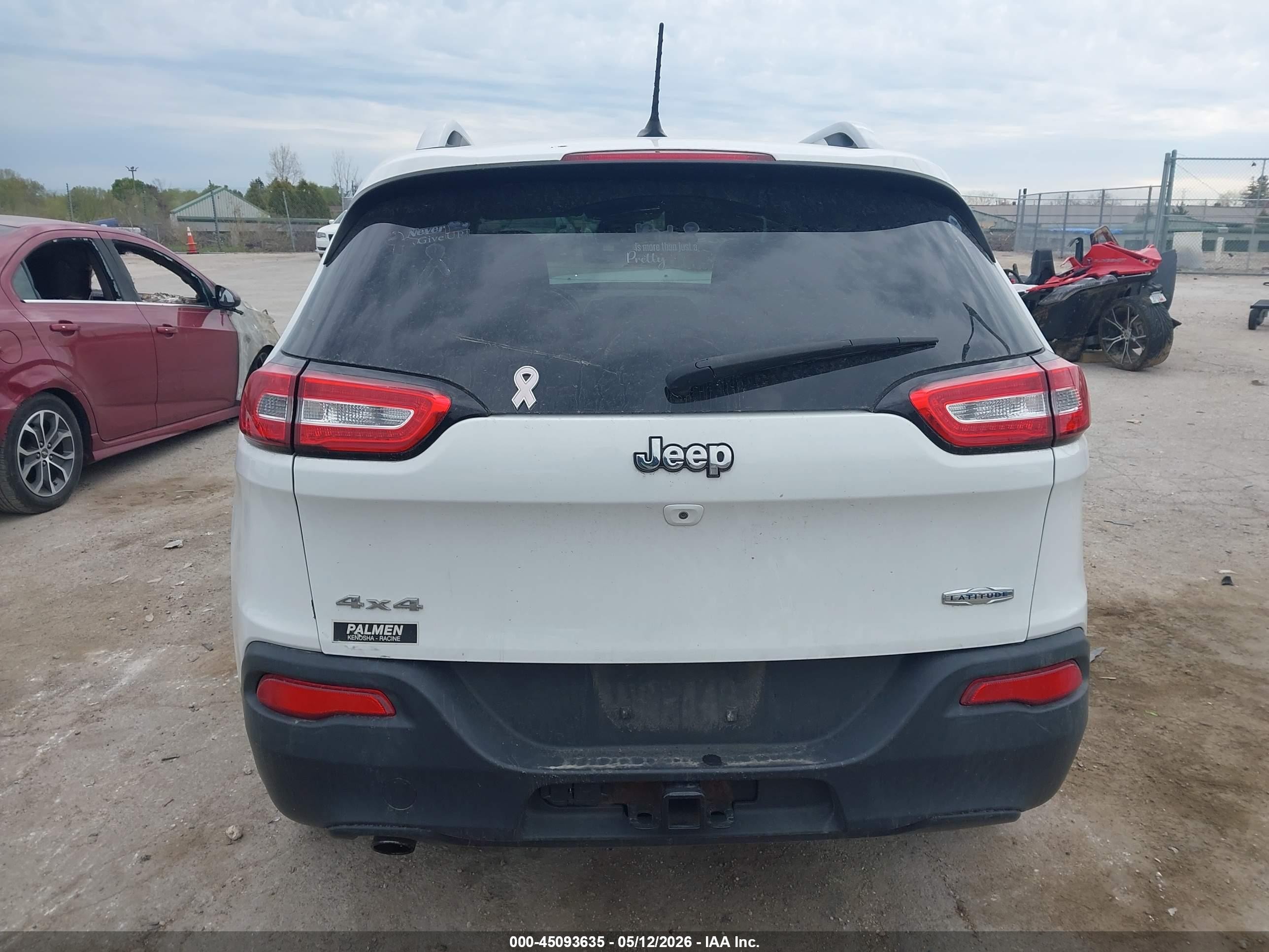 2016 Jeep Cherokee Latitude White vin: 1C4PJMCBXGW120900