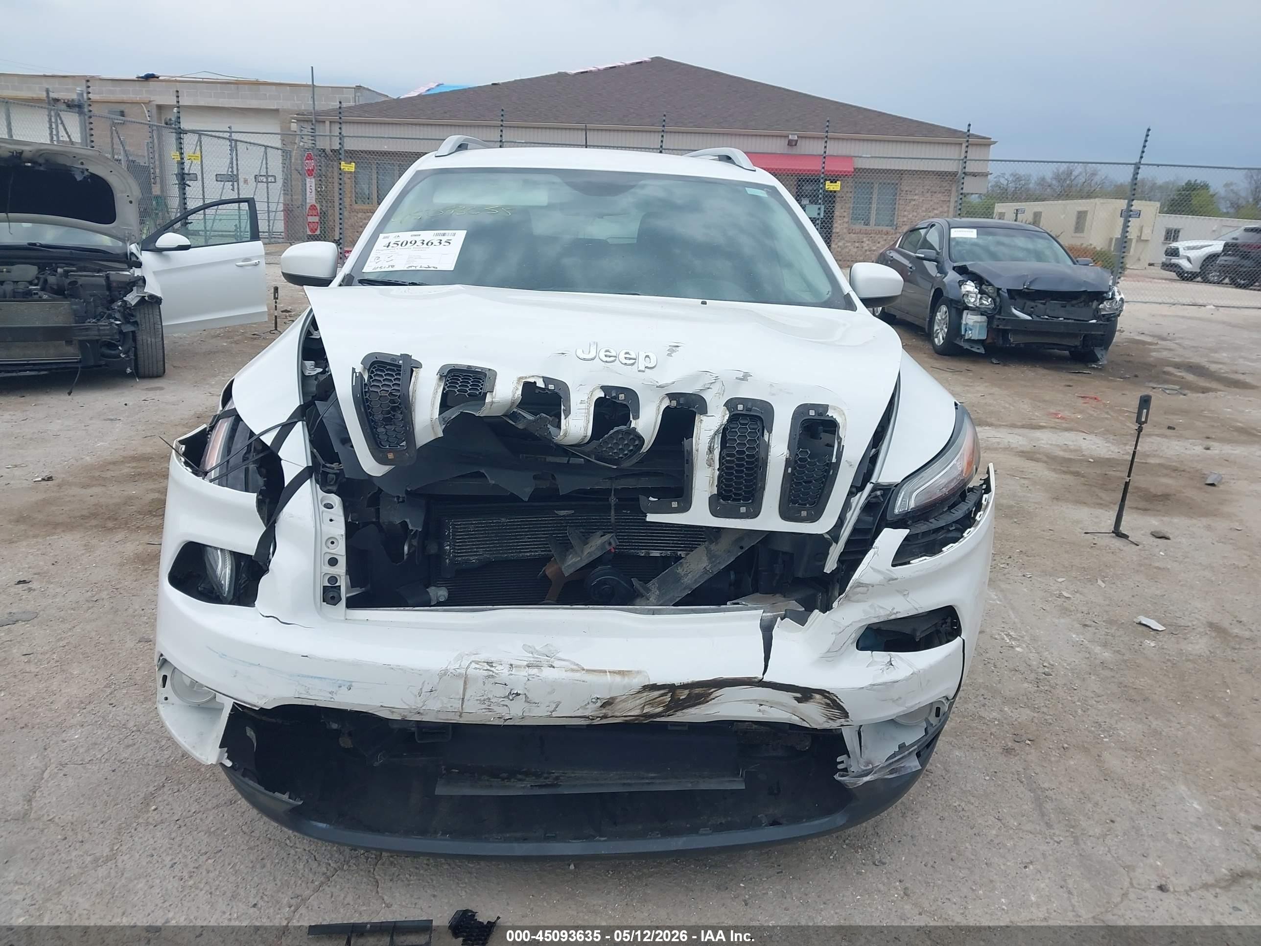 2016 Jeep Cherokee Latitude White vin: 1C4PJMCBXGW120900