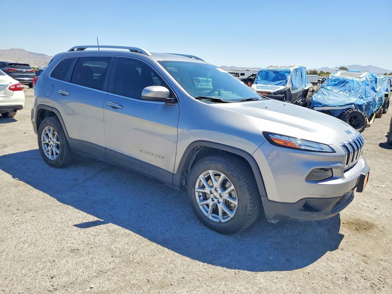 2017 Jeep Cherokee Latitude Silver vin: 1C4PJMCBXHW663729