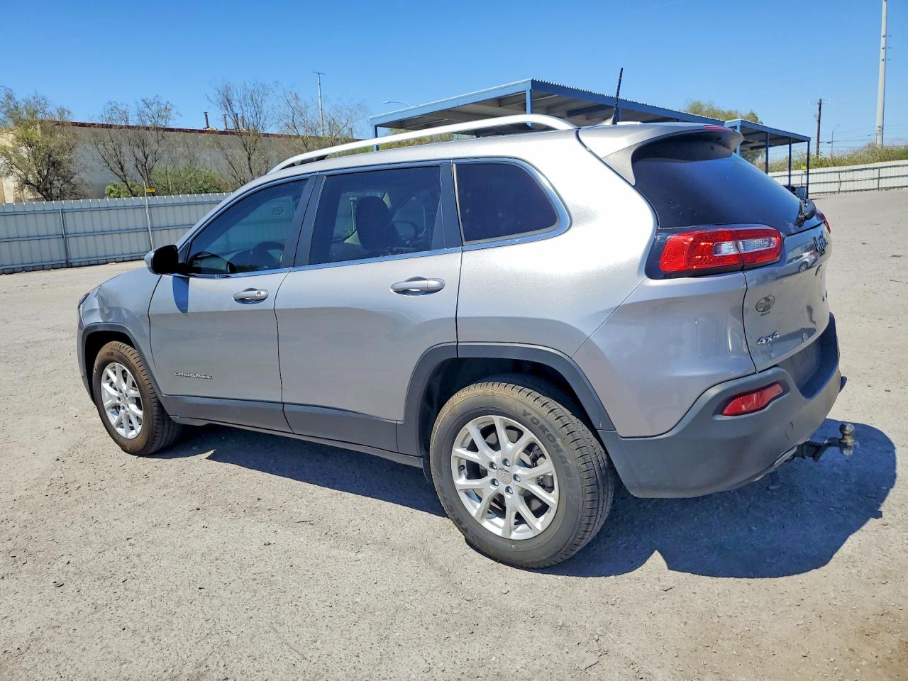 2017 Jeep Cherokee Latitude Silver vin: 1C4PJMCBXHW663729