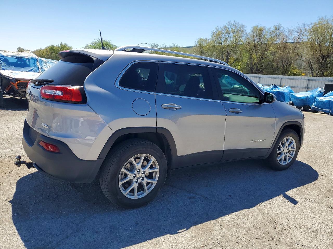 2017 Jeep Cherokee Latitude Silver vin: 1C4PJMCBXHW663729