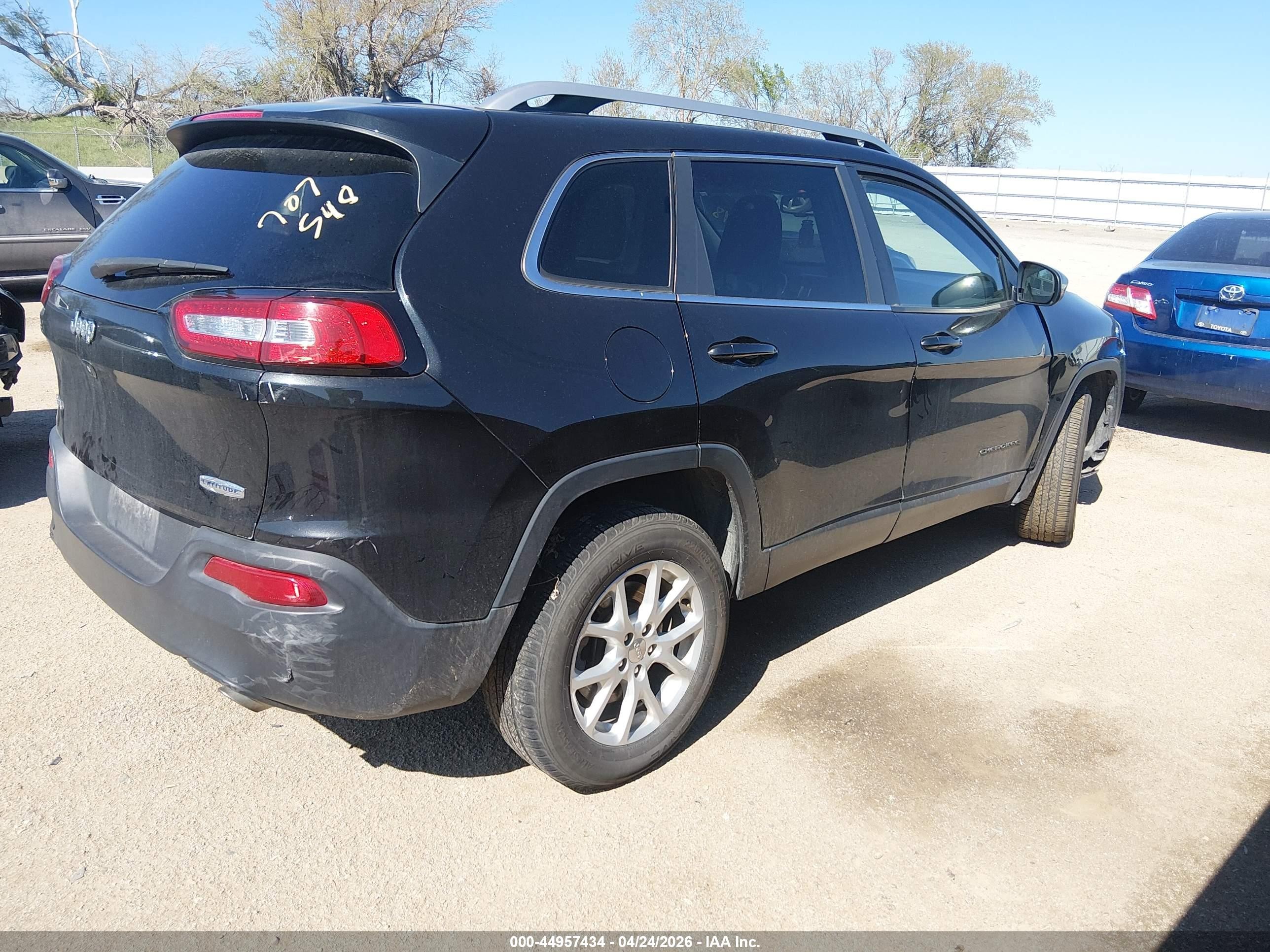 2014 Jeep Cherokee Latitude Black vin: 1C4PJMCS0EW124340