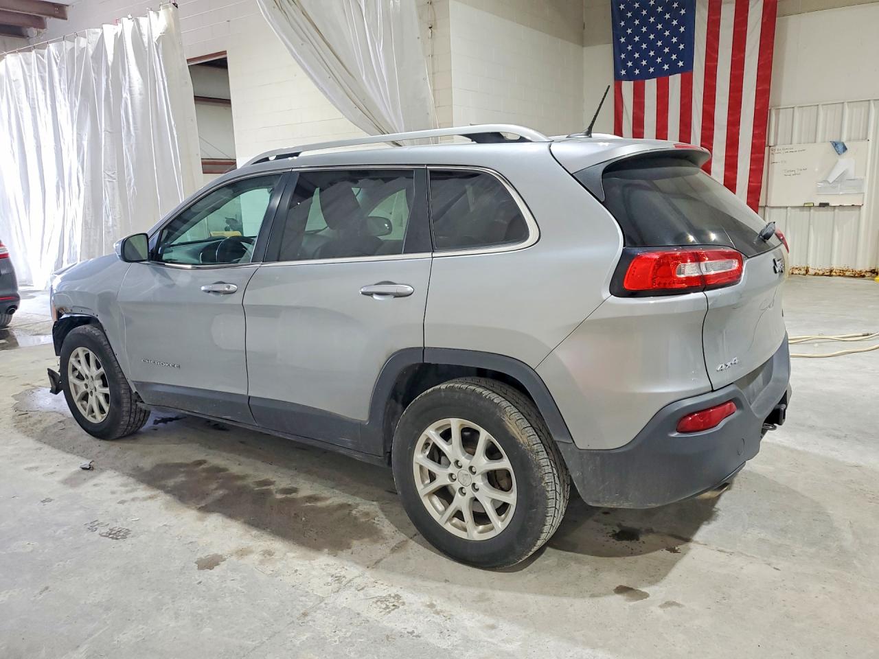 2014 Jeep Cherokee Latitude Silver vin: 1C4PJMCS0EW219402