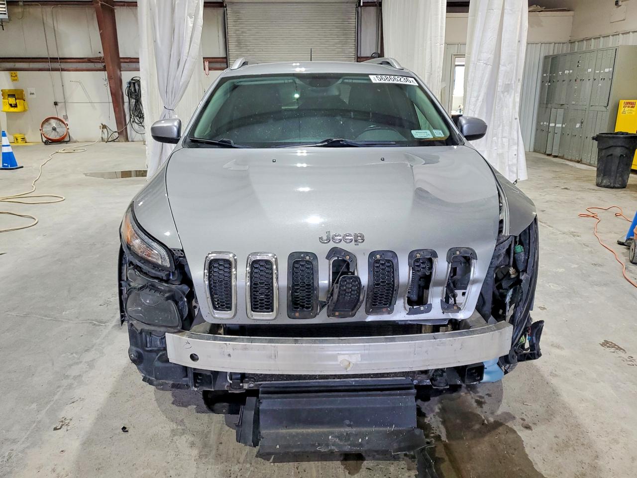 2014 Jeep Cherokee Latitude Silver vin: 1C4PJMCS0EW219402