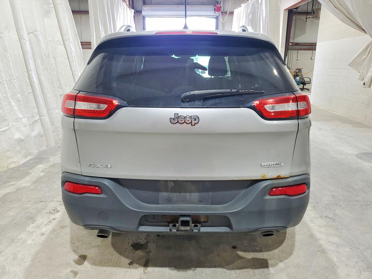 2014 Jeep Cherokee Latitude Silver vin: 1C4PJMCS0EW219402