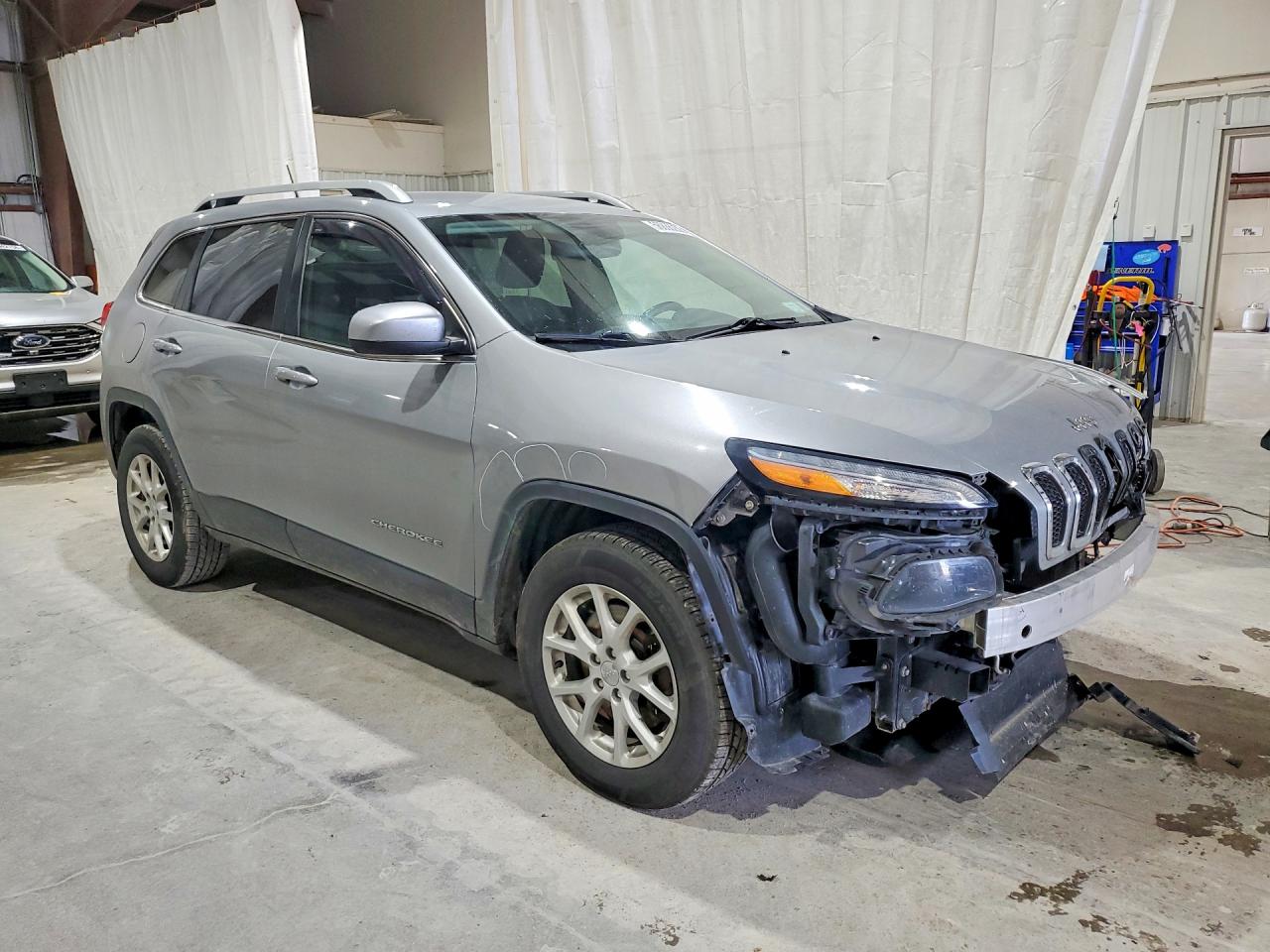 2014 Jeep Cherokee Latitude Silver vin: 1C4PJMCS0EW219402