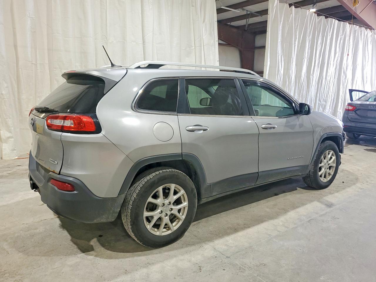 2014 Jeep Cherokee Latitude Silver vin: 1C4PJMCS0EW219402