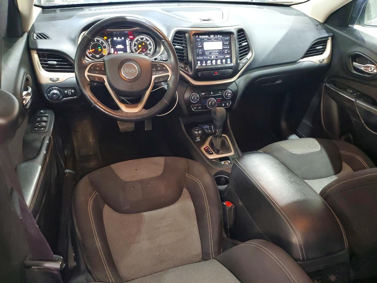 2014 Jeep Cherokee Latitude Silver vin: 1C4PJMCS0EW219402