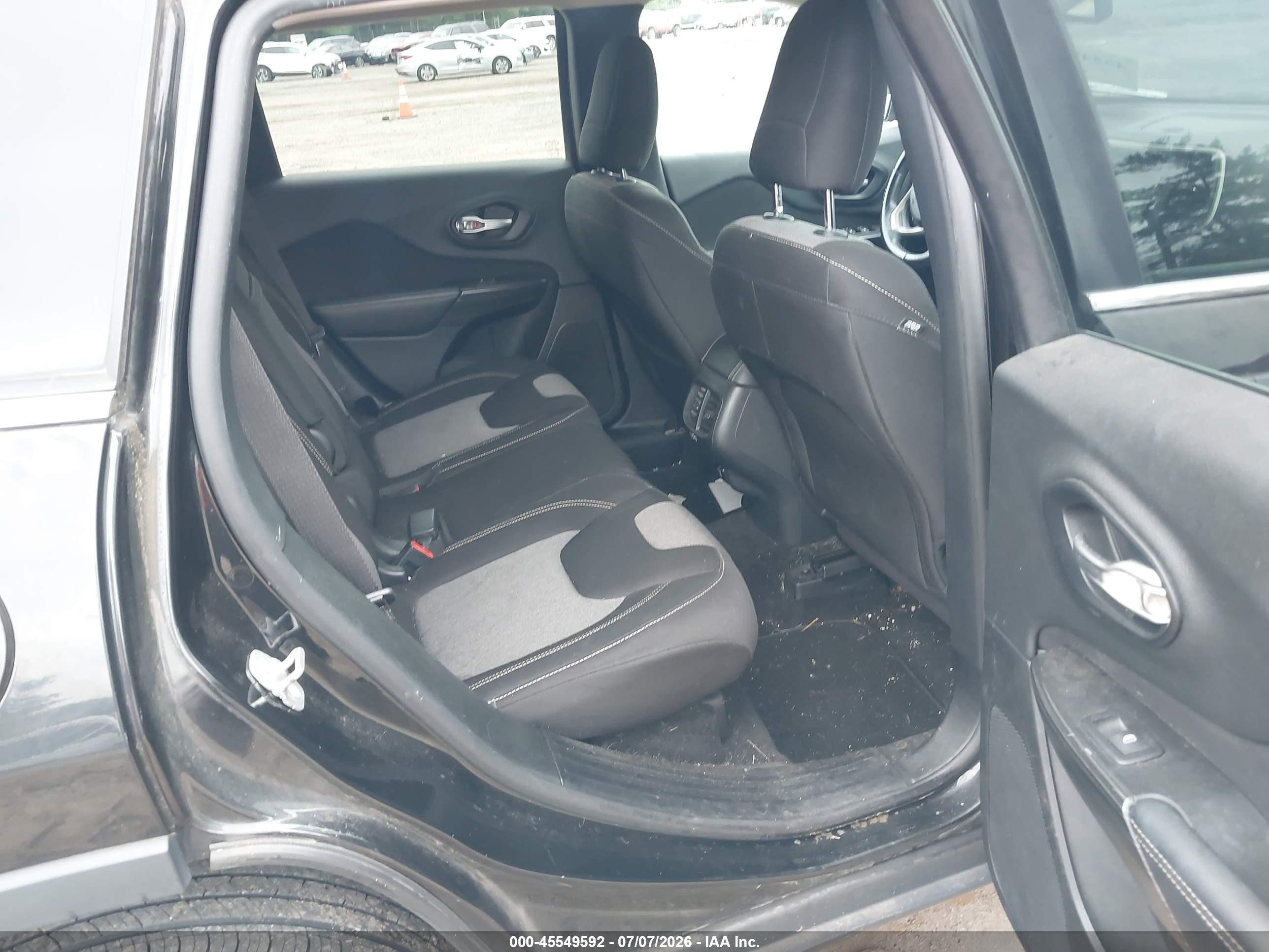 2014 Jeep Cherokee Latitude Черный vin: 1C4PJMCS0EW226799