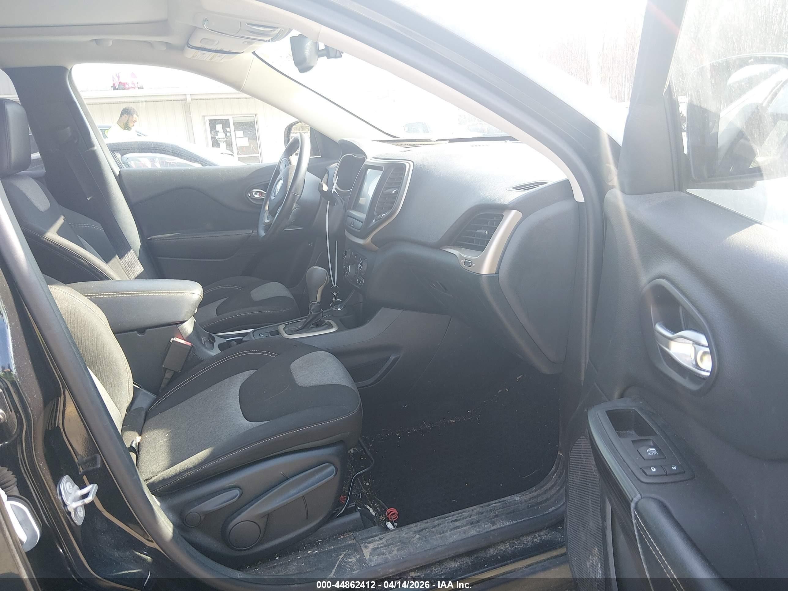 2014 Jeep Cherokee Latitude Черный vin: 1C4PJMCS0EW248463