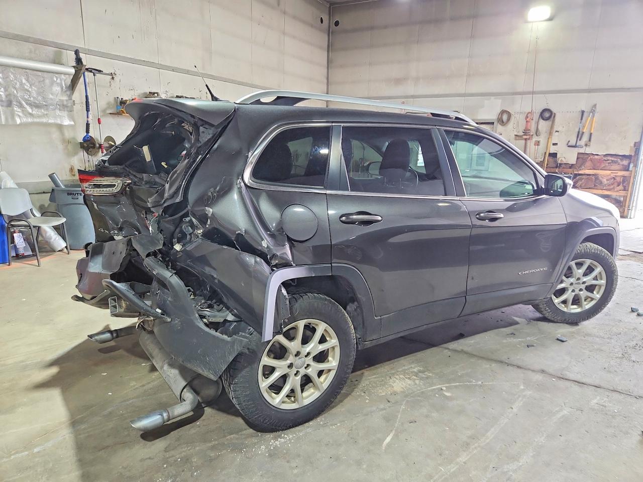 2014 Jeep Cherokee Latitude Gray vin: 1C4PJMCS0EW304885