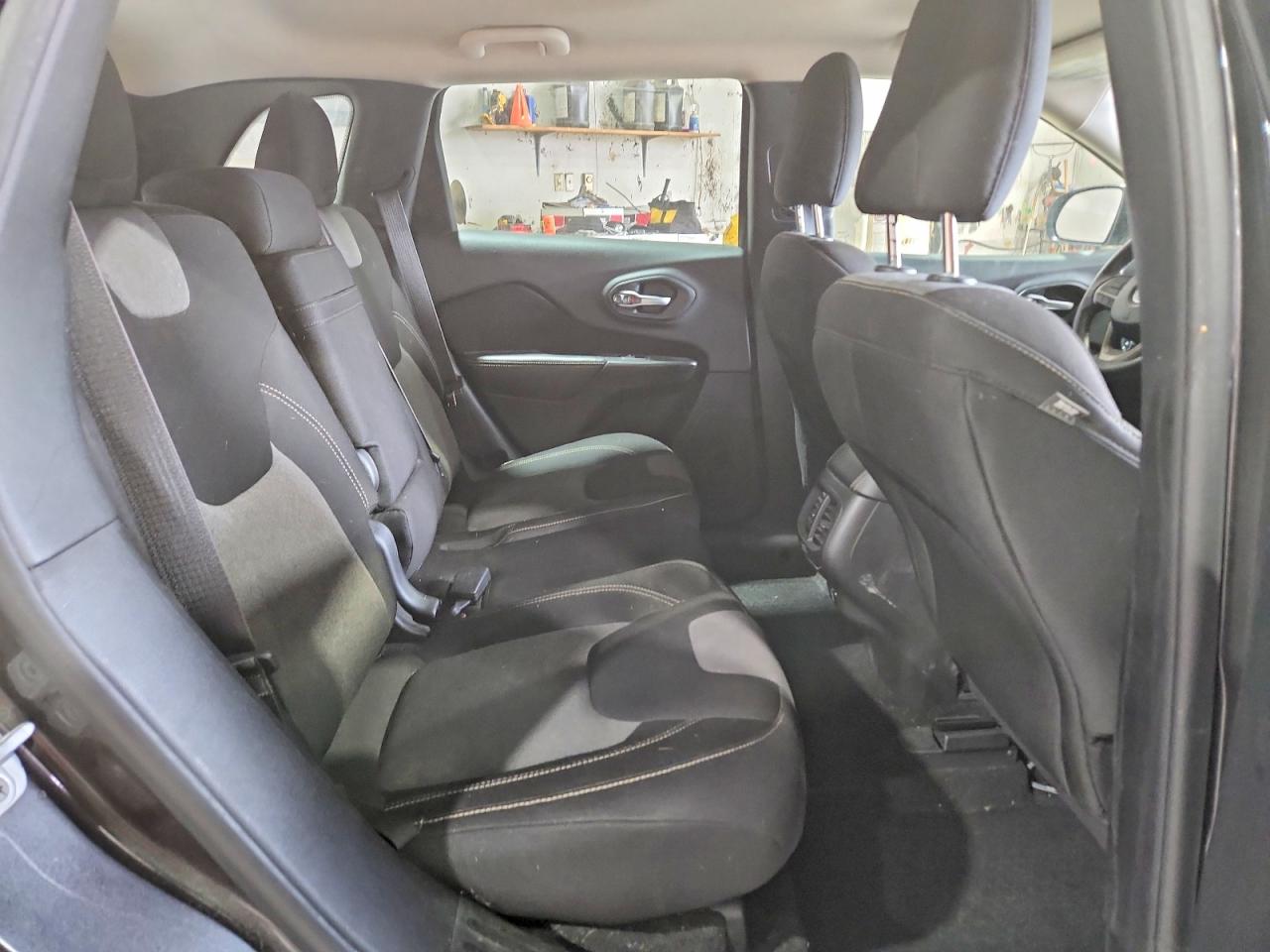 2014 Jeep Cherokee Latitude Gray vin: 1C4PJMCS0EW304885