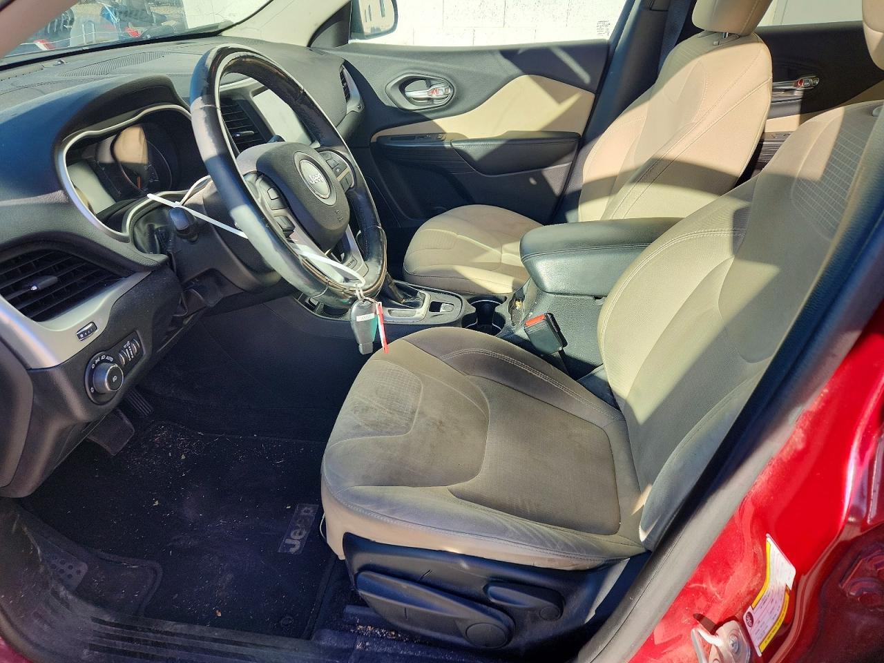 2015 Jeep Cherokee Latitude Red vin: 1C4PJMCS0FW510032