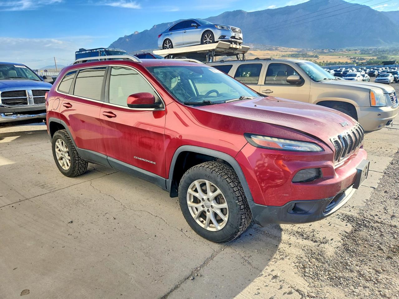 2015 Jeep Cherokee Latitude Red vin: 1C4PJMCS0FW510032