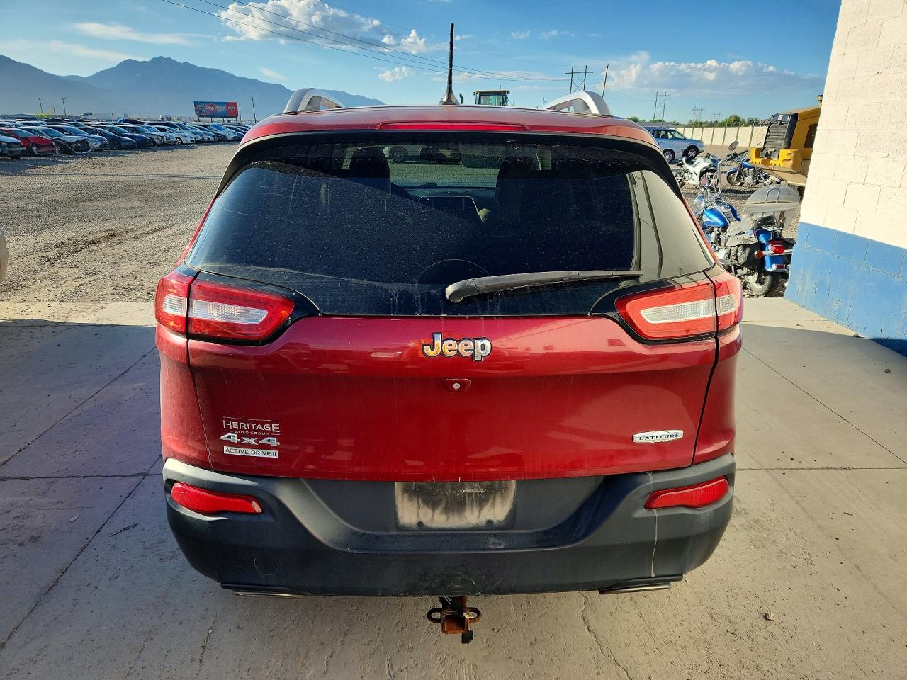2015 Jeep Cherokee Latitude Red vin: 1C4PJMCS0FW510032