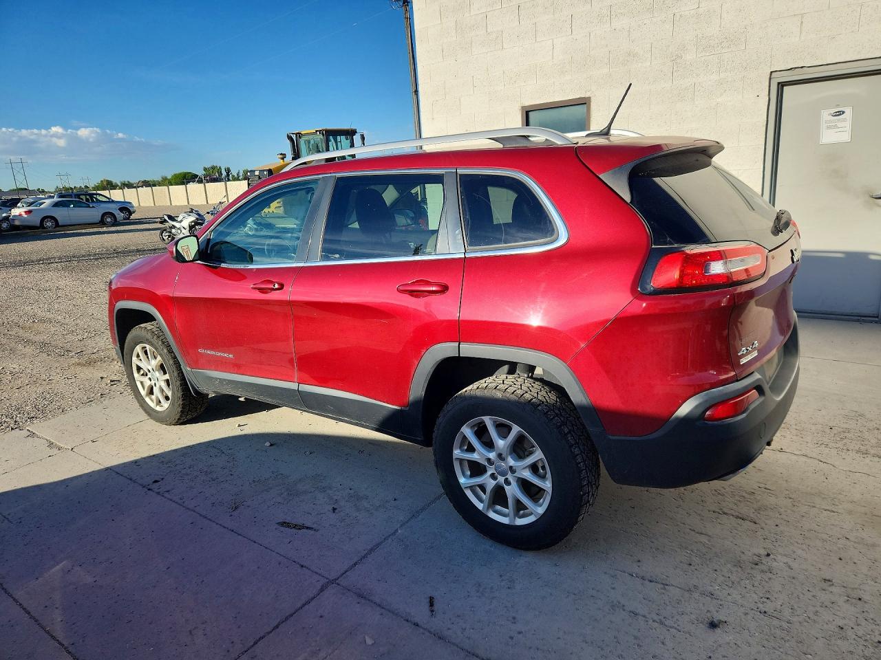 2015 Jeep Cherokee Latitude Red vin: 1C4PJMCS0FW510032
