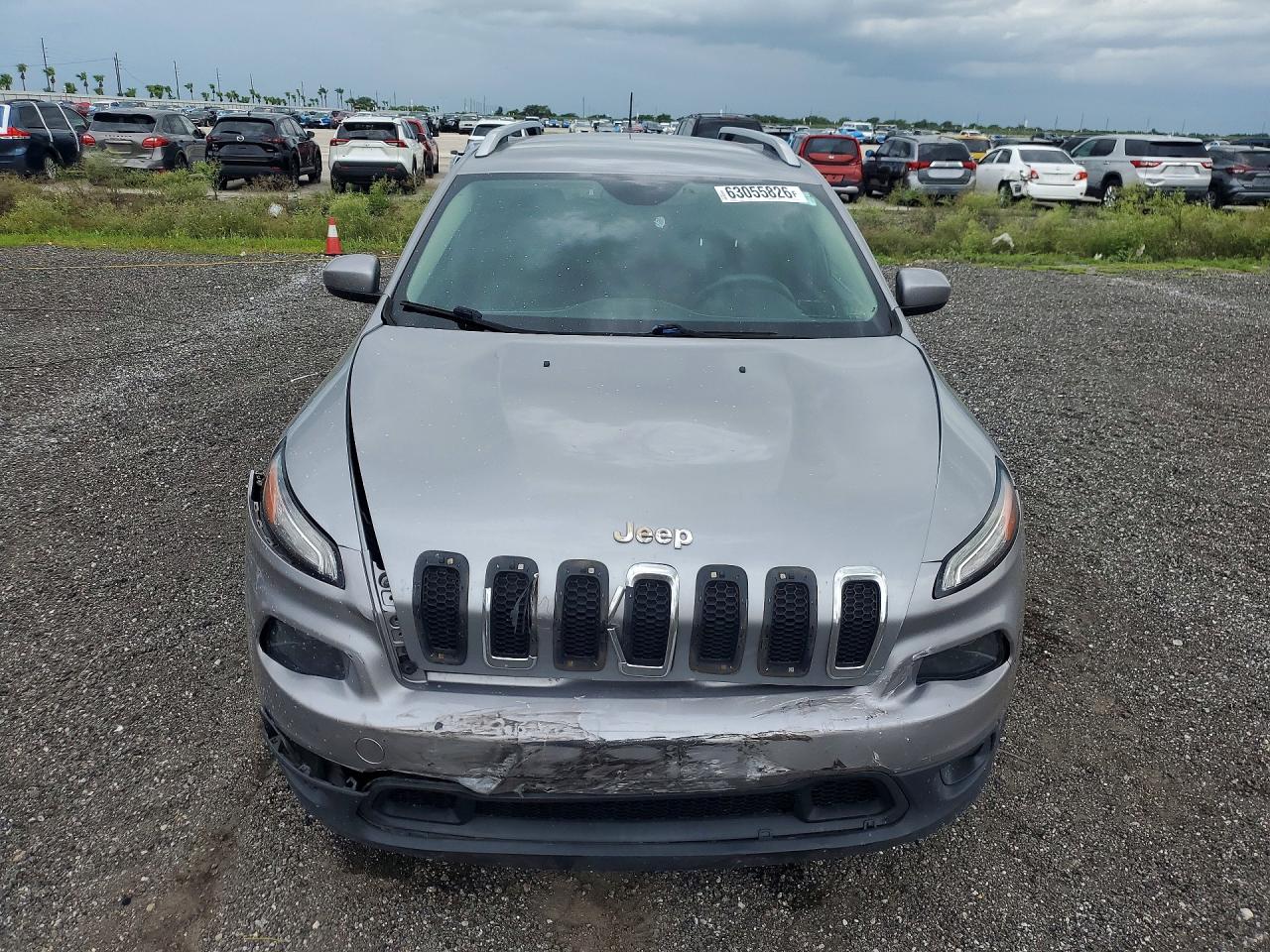 2015 Jeep Cherokee Latitude Silver vin: 1C4PJMCS0FW523735