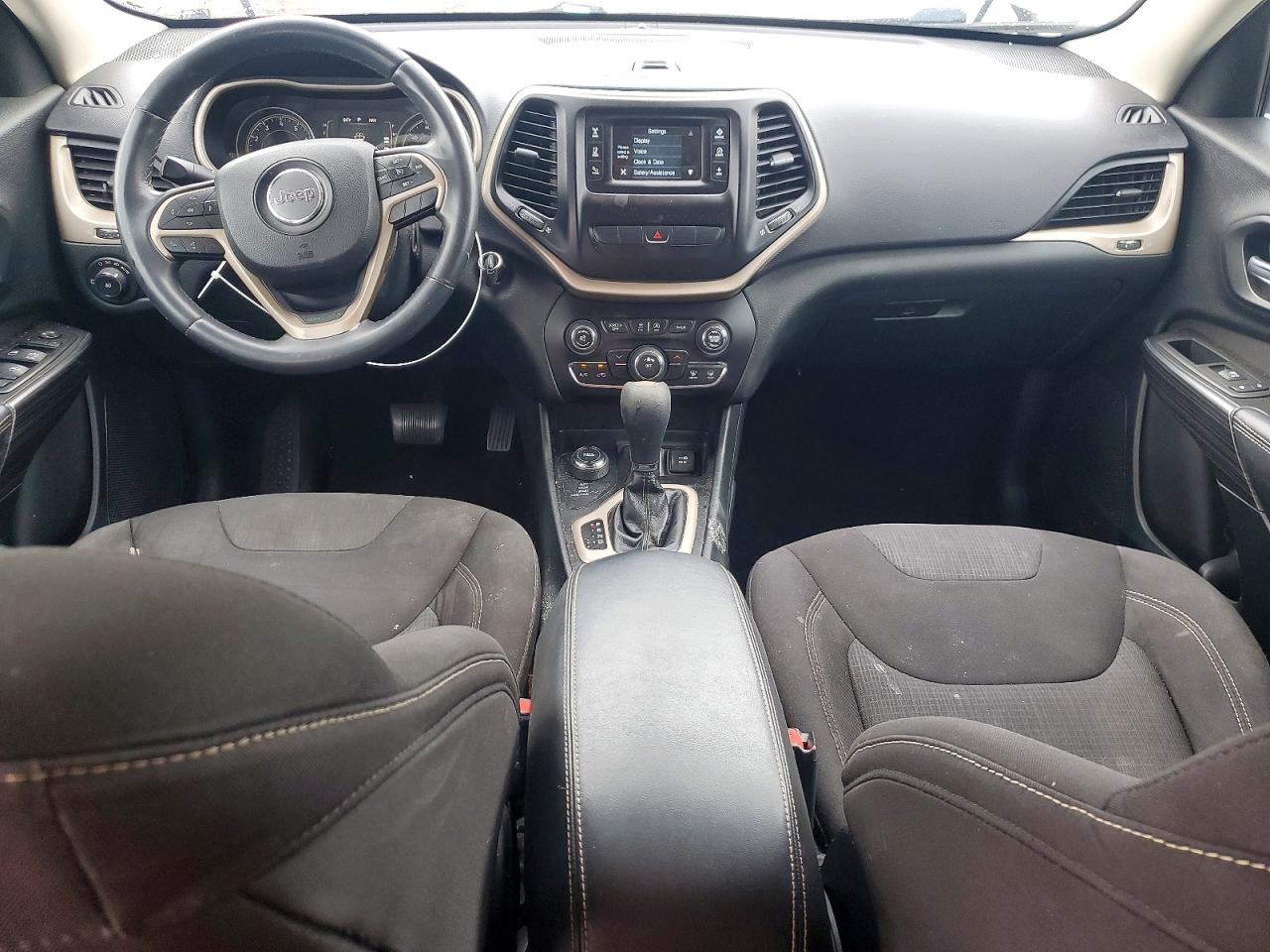 2015 Jeep Cherokee Latitude Silver vin: 1C4PJMCS0FW523735