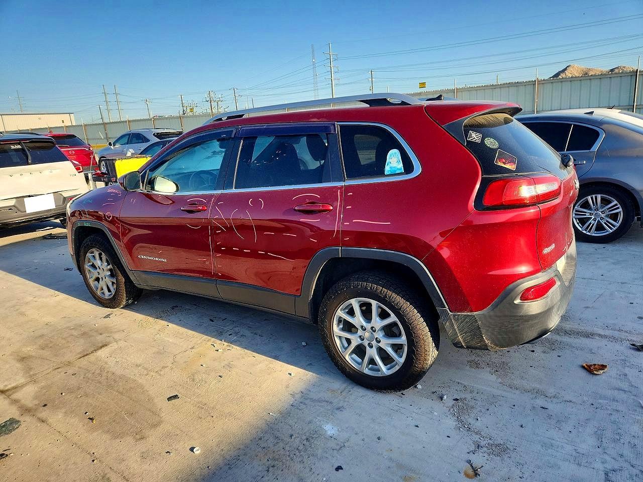 2015 Jeep Cherokee Latitude Maroon vin: 1C4PJMCS0FW528661