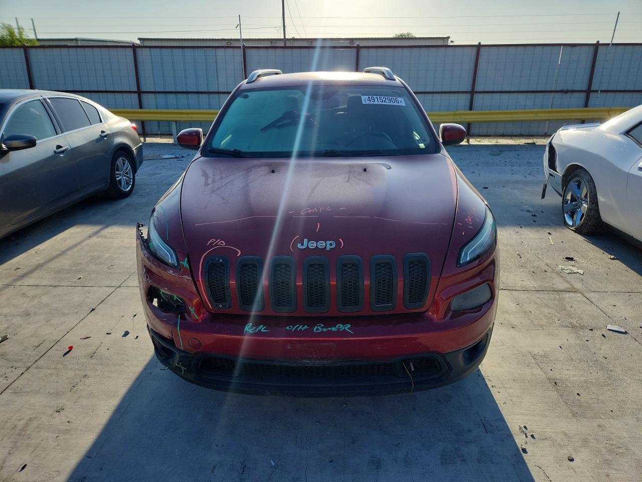 2015 Jeep Cherokee Latitude Maroon vin: 1C4PJMCS0FW528661
