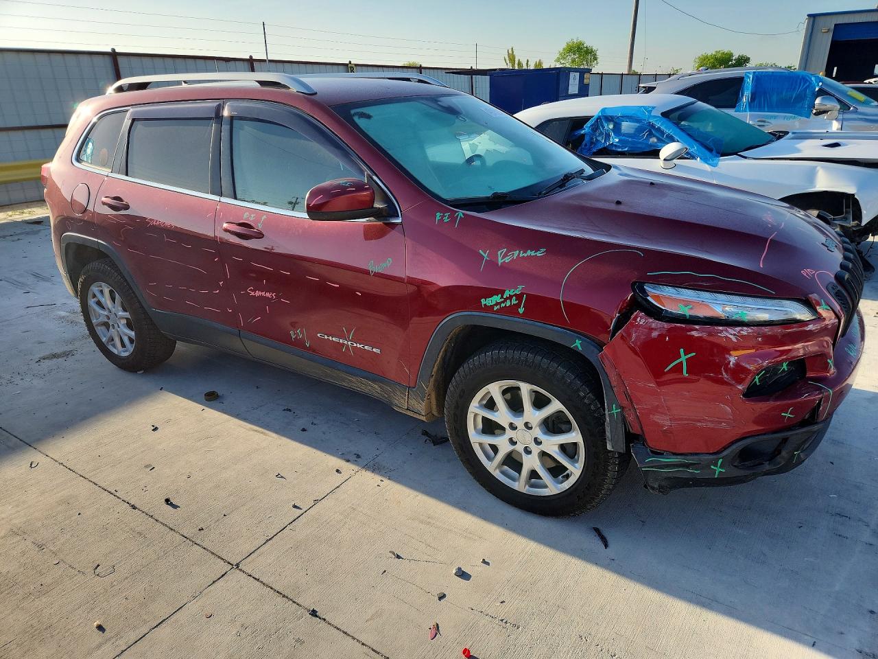 2015 Jeep Cherokee Latitude Maroon vin: 1C4PJMCS0FW528661