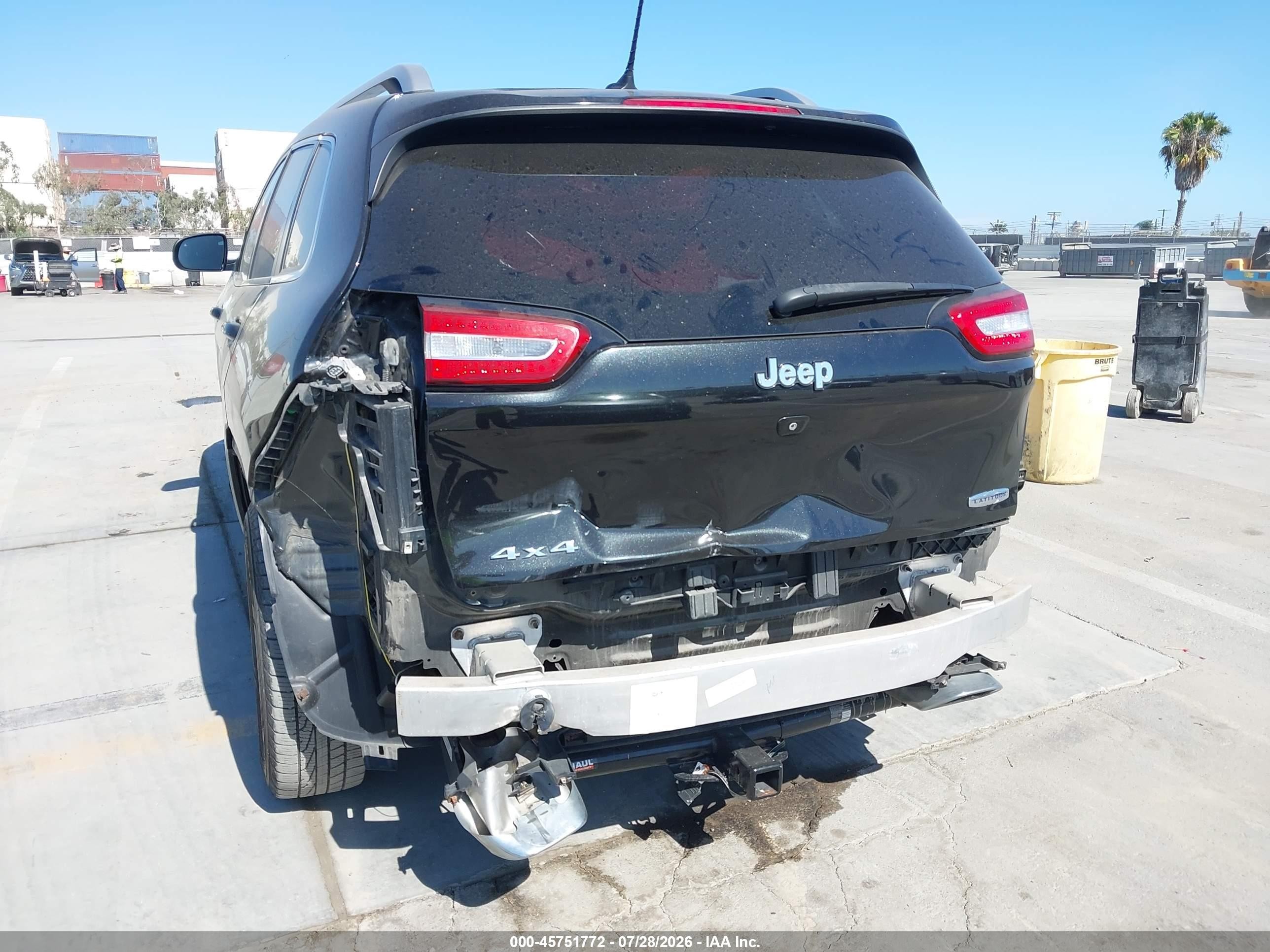 2015 Jeep Cherokee Latitude Black vin: 1C4PJMCS0FW528983