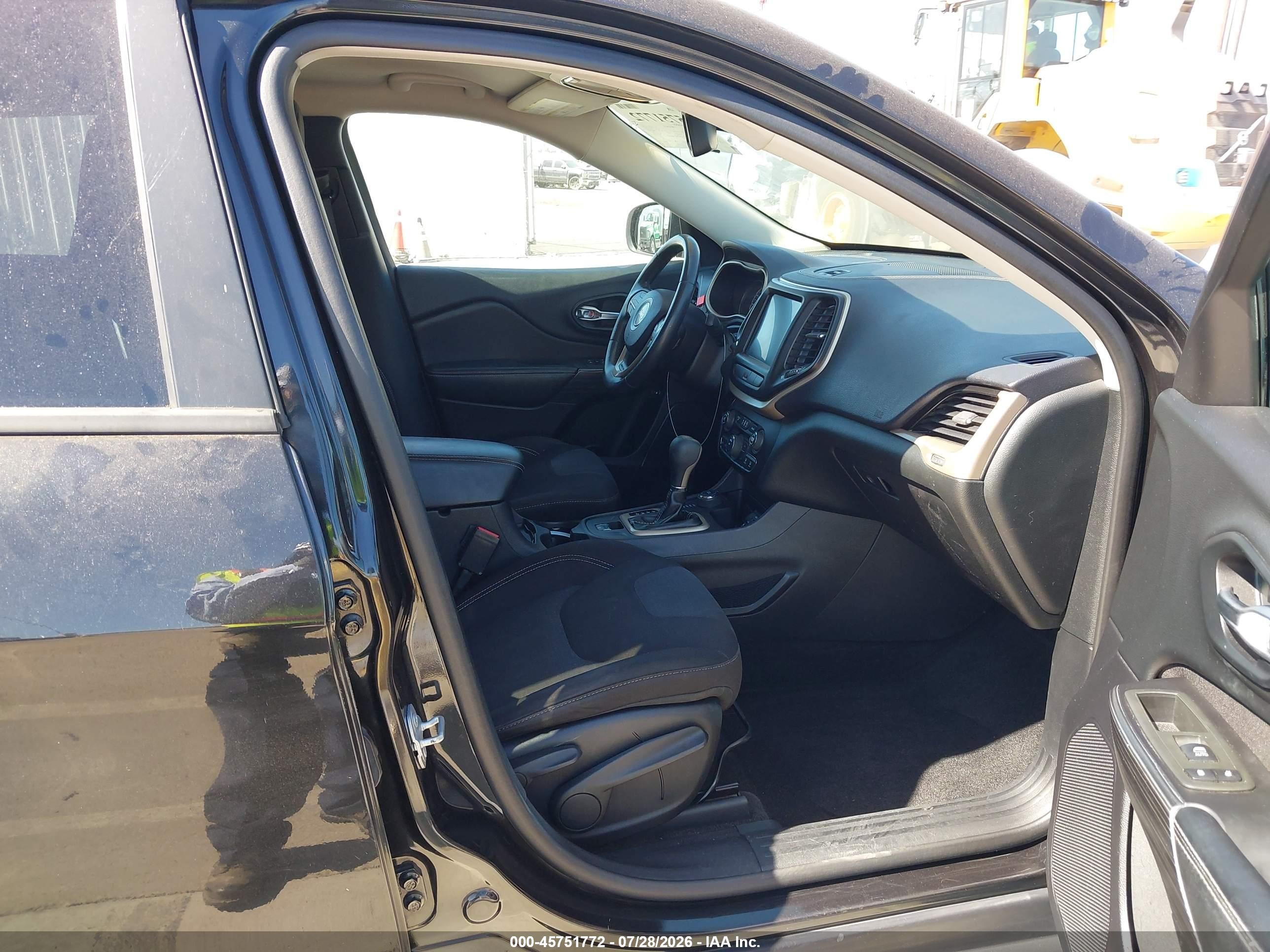 2015 Jeep Cherokee Latitude Black vin: 1C4PJMCS0FW528983