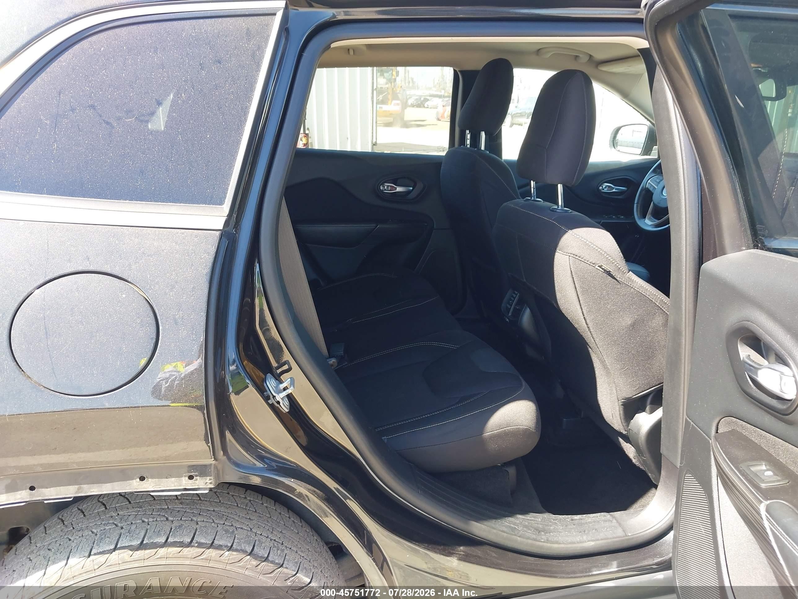2015 Jeep Cherokee Latitude Black vin: 1C4PJMCS0FW528983
