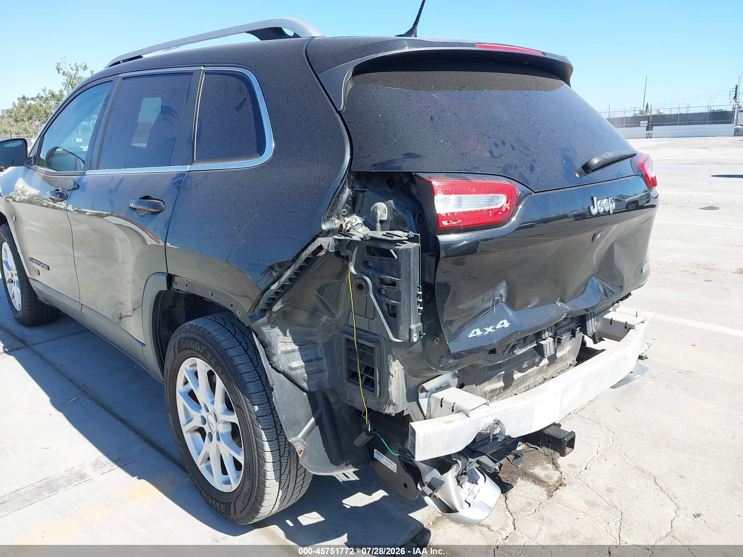 2015 Jeep Cherokee Latitude Black vin: 1C4PJMCS0FW528983