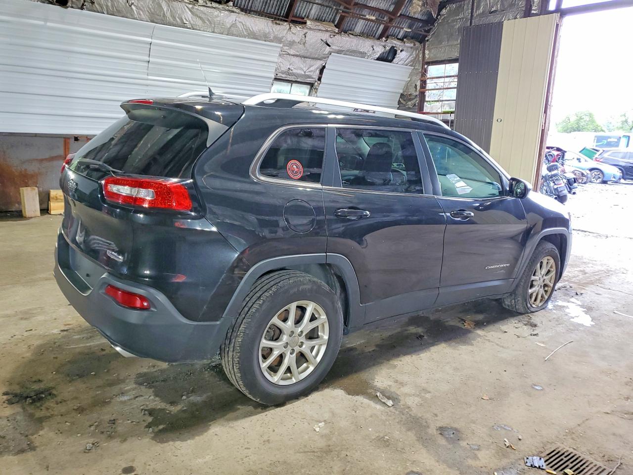 2015 Jeep Cherokee Latitude Black vin: 1C4PJMCS0FW550627
