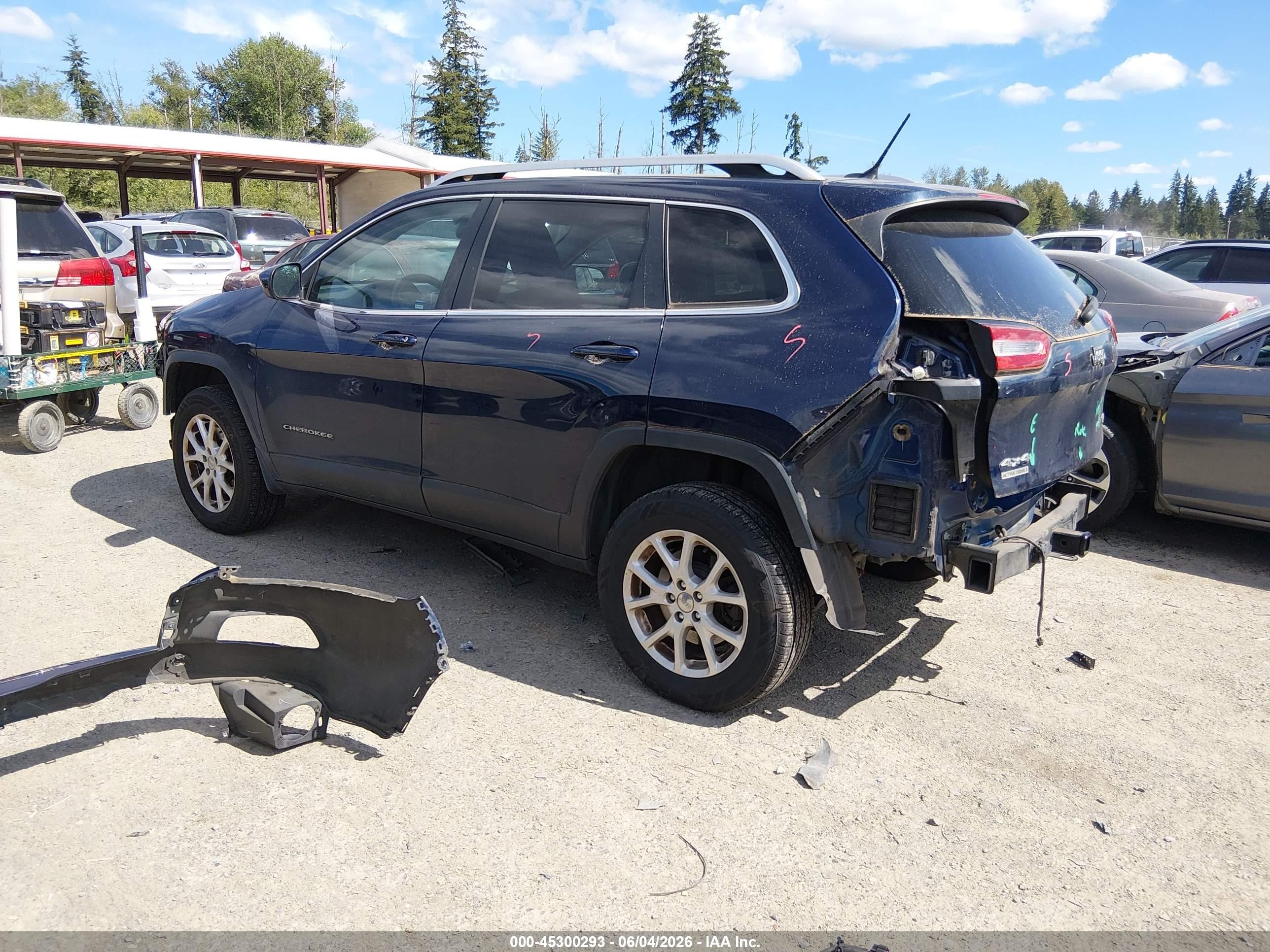 2015 Jeep Cherokee Latitude Blue vin: 1C4PJMCS0FW571607