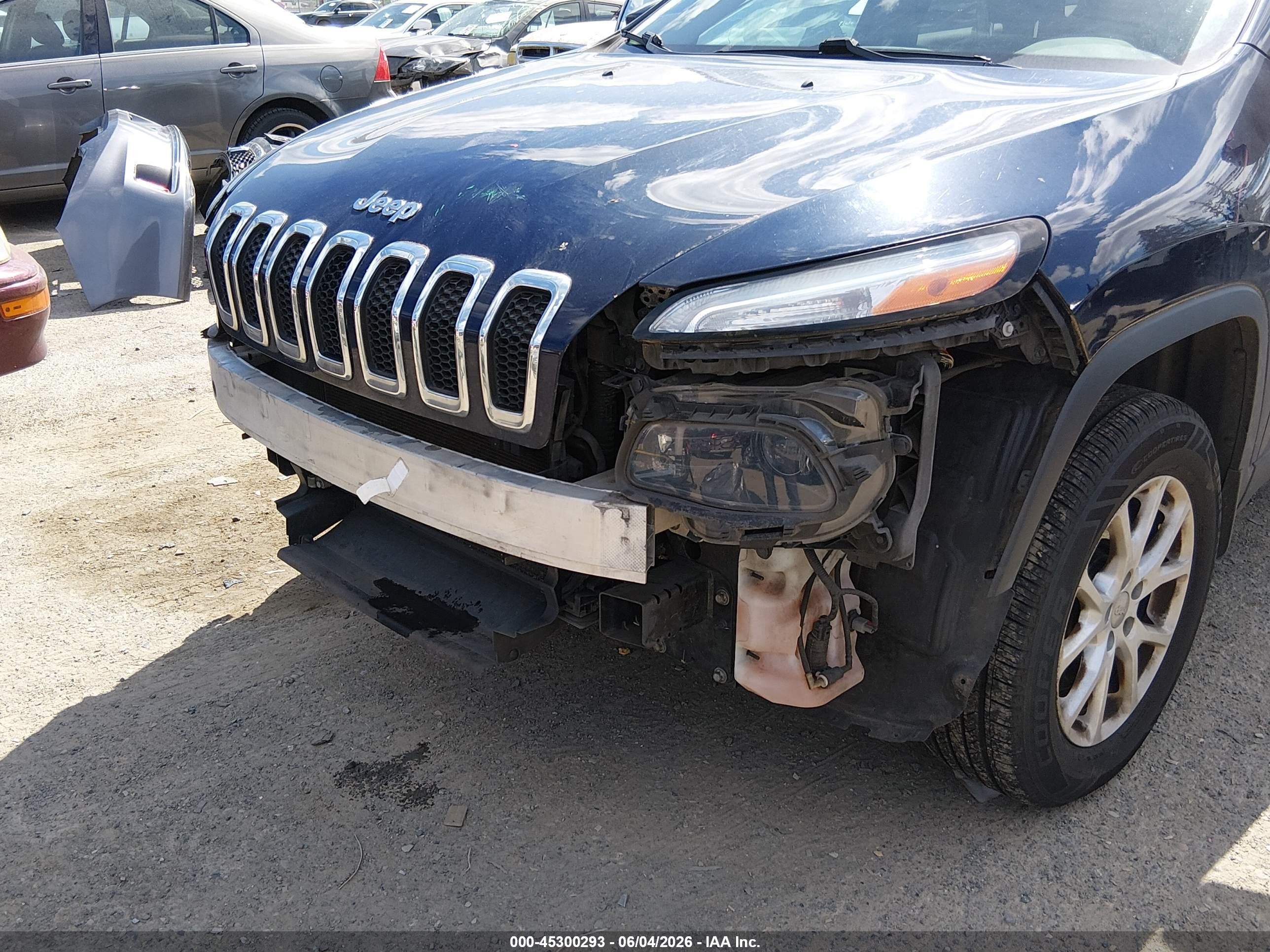 2015 Jeep Cherokee Latitude Blue vin: 1C4PJMCS0FW571607