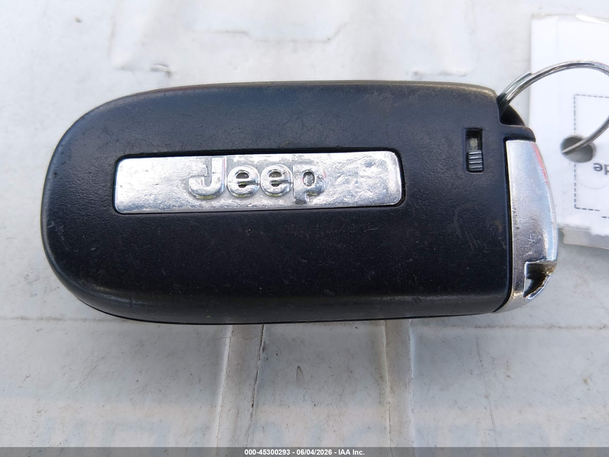 2015 Jeep Cherokee Latitude Blue vin: 1C4PJMCS0FW571607