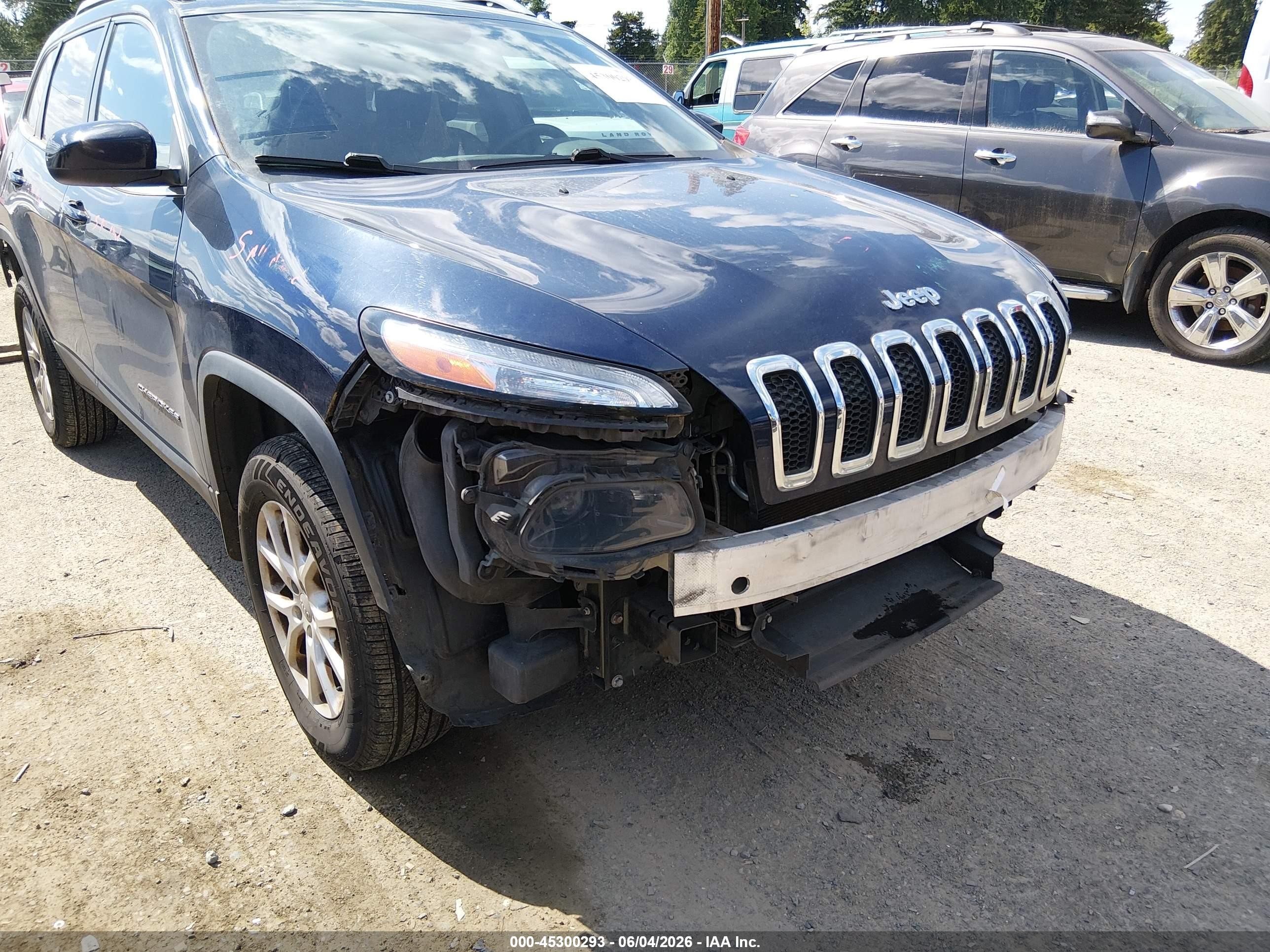 2015 Jeep Cherokee Latitude Blue vin: 1C4PJMCS0FW571607
