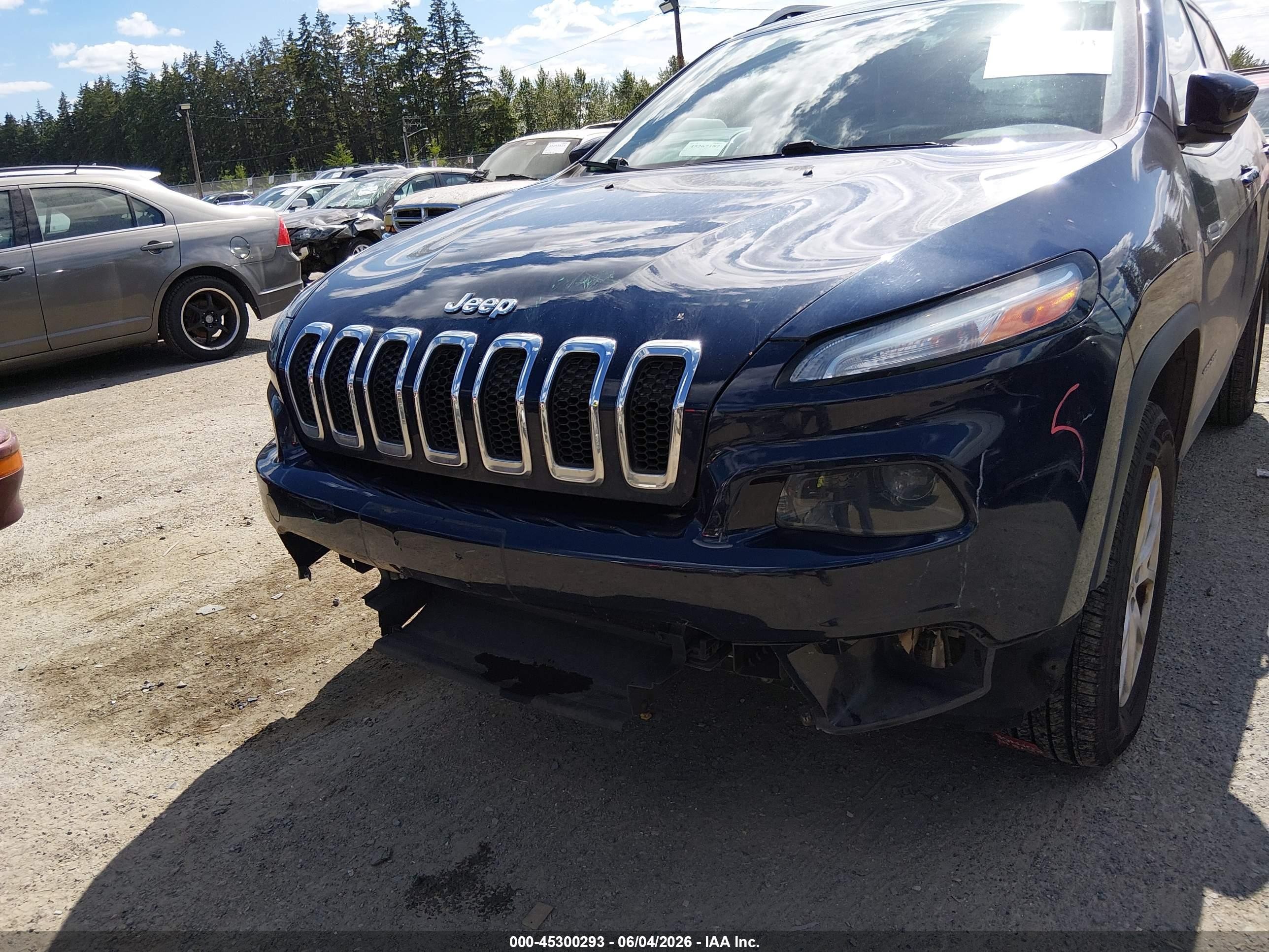 2015 Jeep Cherokee Latitude Blue vin: 1C4PJMCS0FW571607
