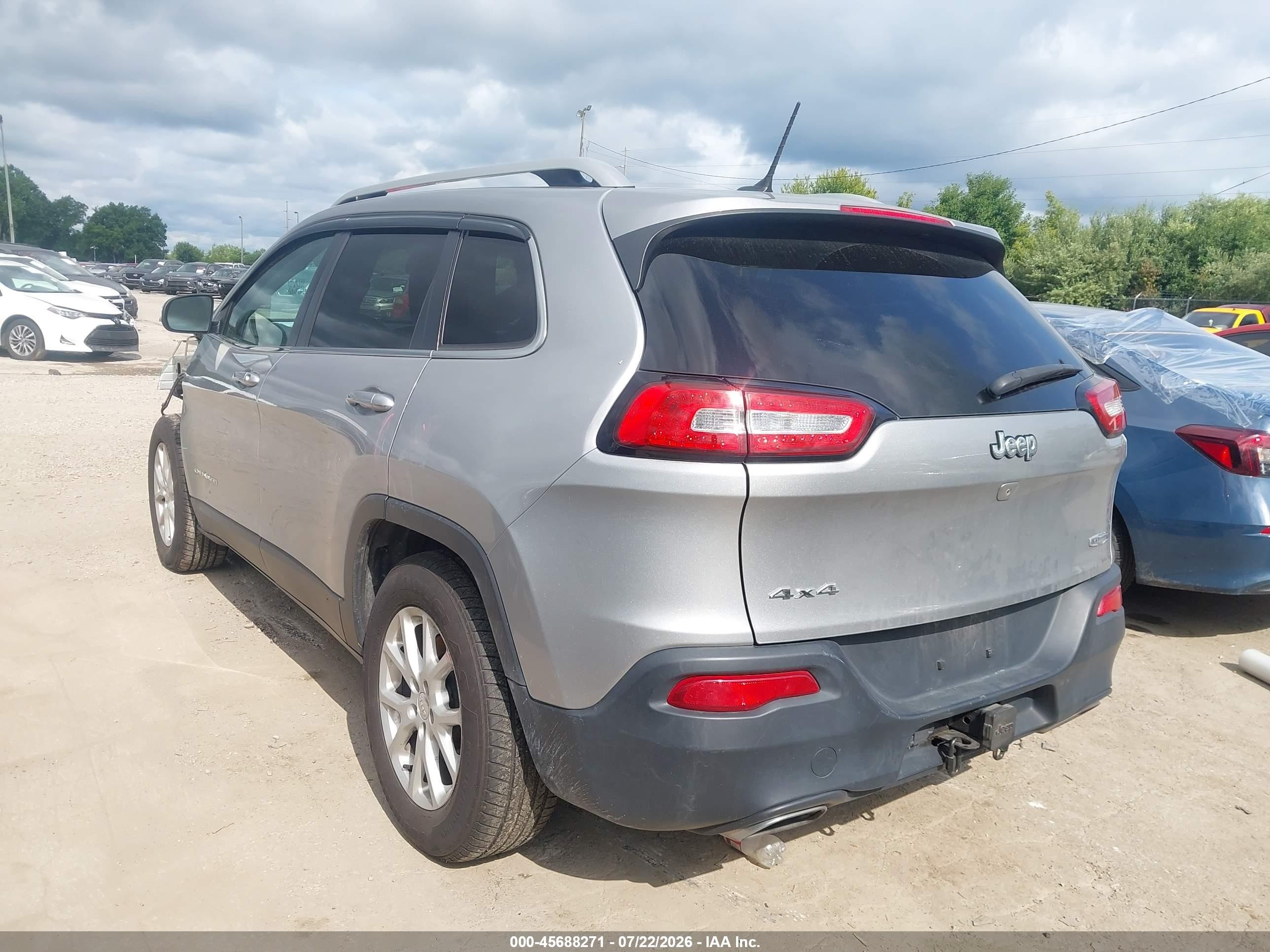 2015 Jeep Cherokee Latitude Silver vin: 1C4PJMCS0FW577813
