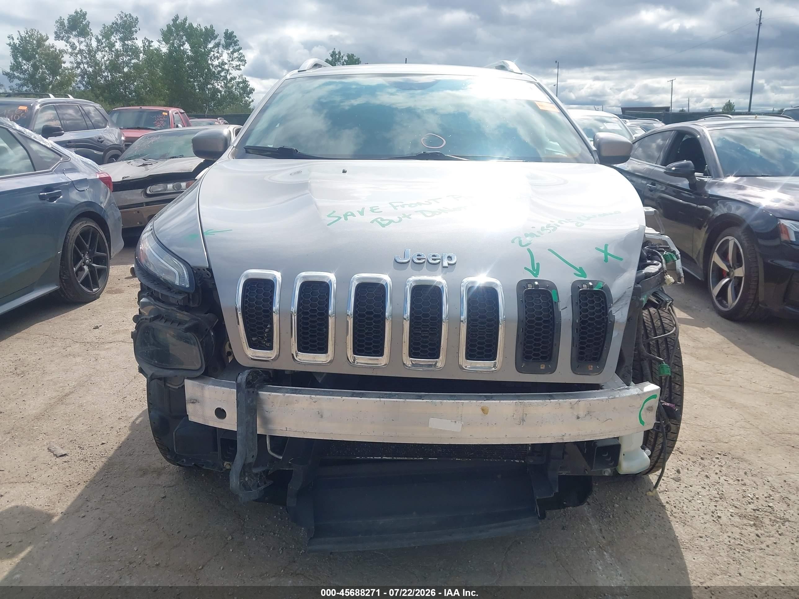 2015 Jeep Cherokee Latitude Silver vin: 1C4PJMCS0FW577813
