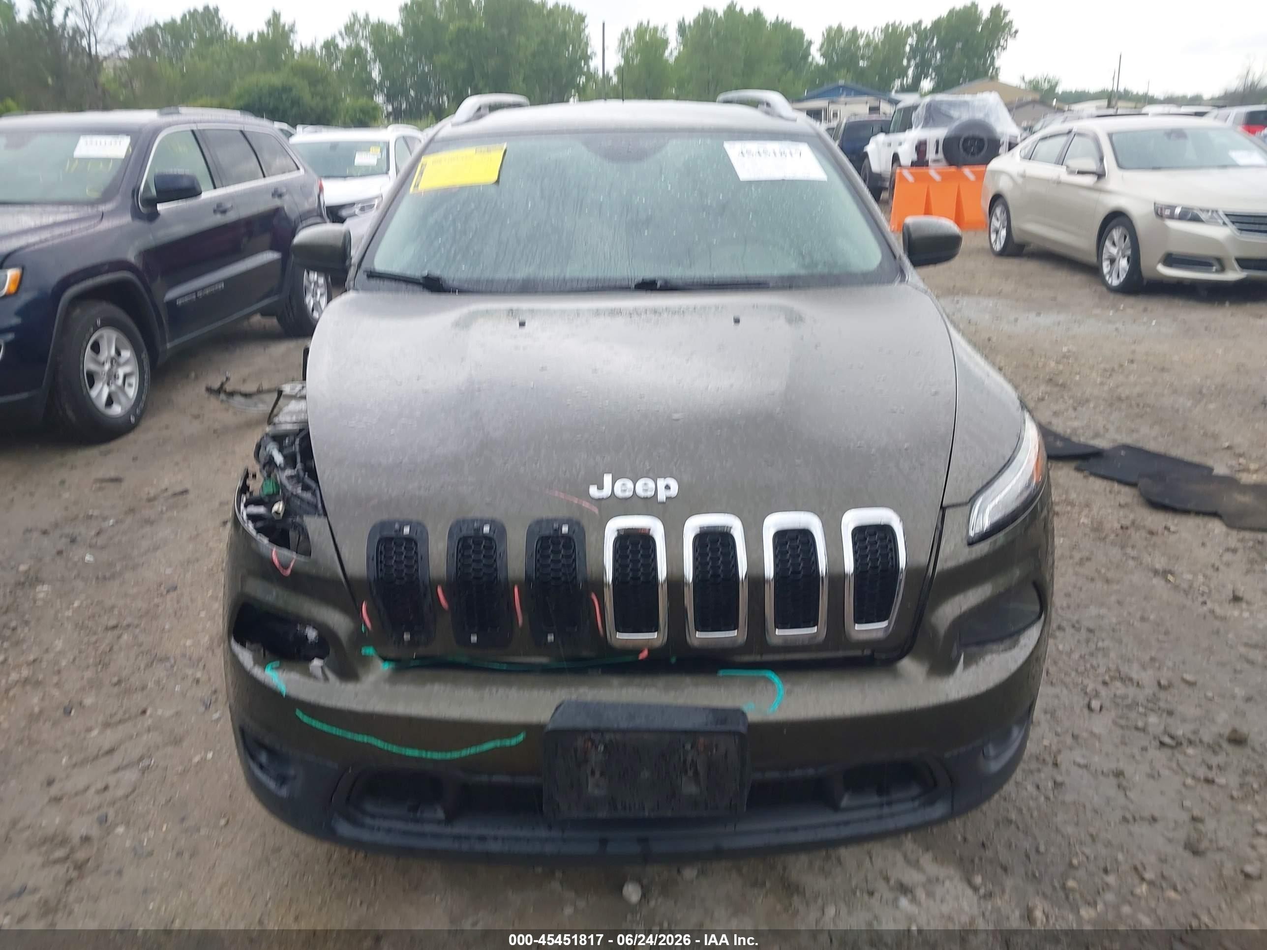 2015 Jeep Cherokee Latitude Green vin: 1C4PJMCS0FW641218
