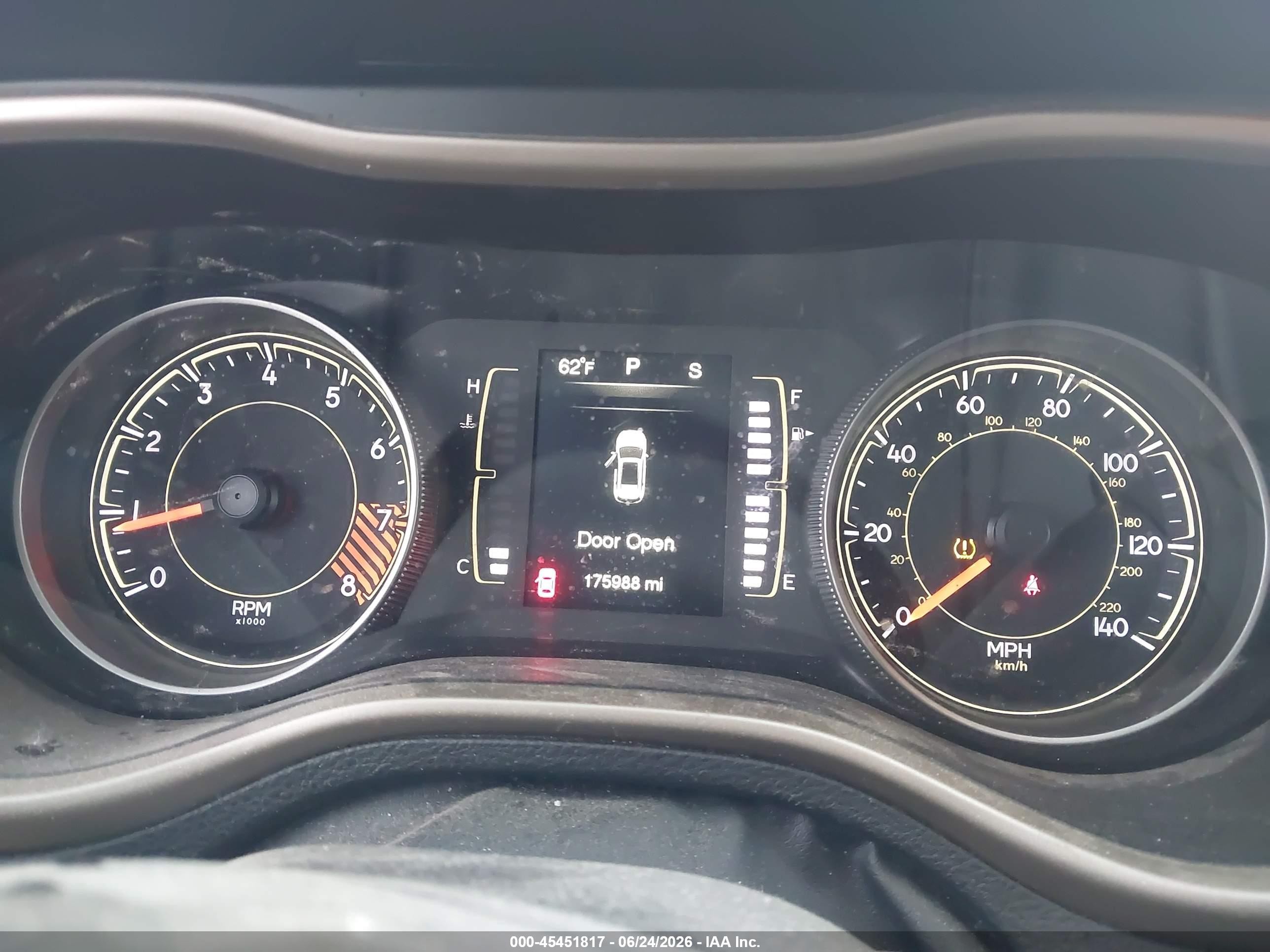 2015 Jeep Cherokee Latitude Green vin: 1C4PJMCS0FW641218