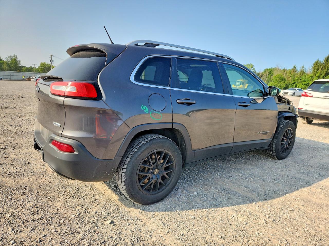 2015 Jeep Cherokee Latitude Gray vin: 1C4PJMCS0FW648444