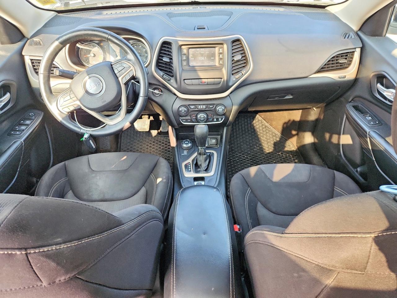 2015 Jeep Cherokee Latitude Gray vin: 1C4PJMCS0FW648444
