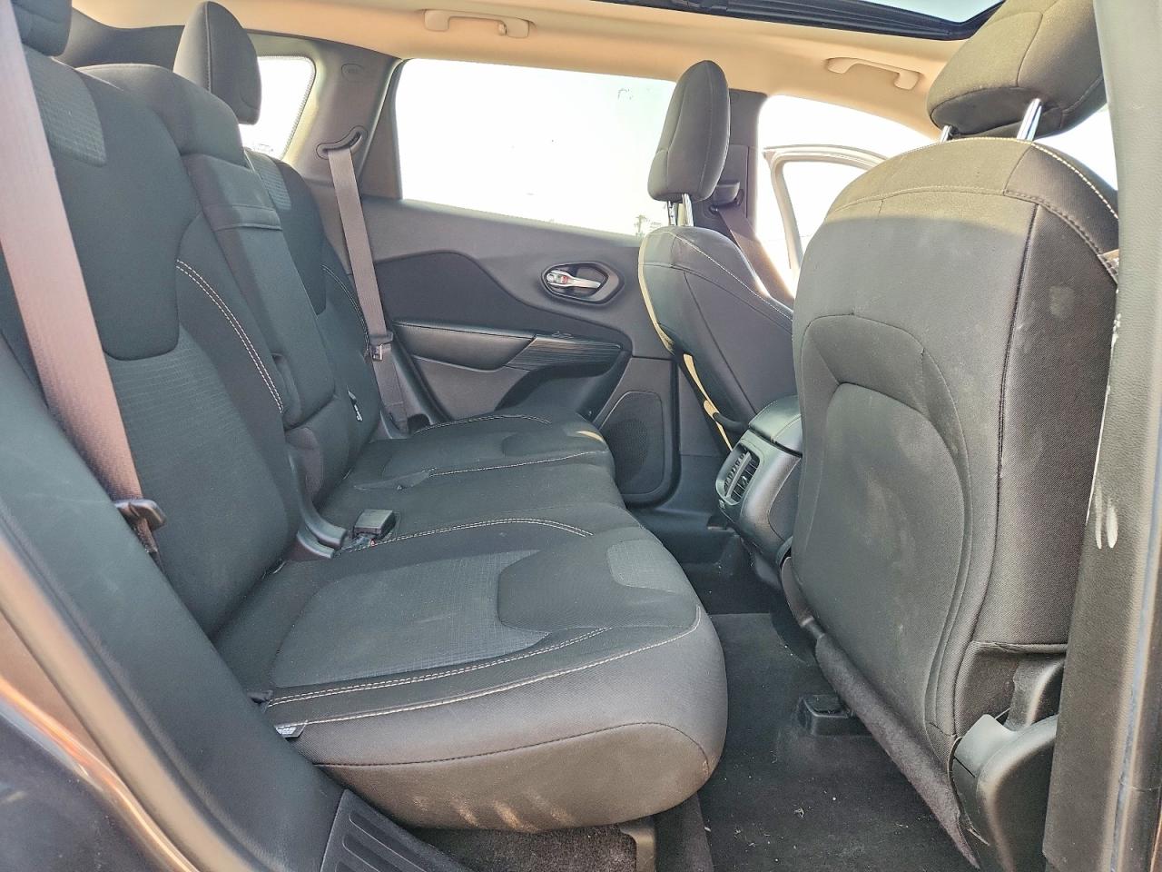 2015 Jeep Cherokee Latitude Gray vin: 1C4PJMCS0FW648444