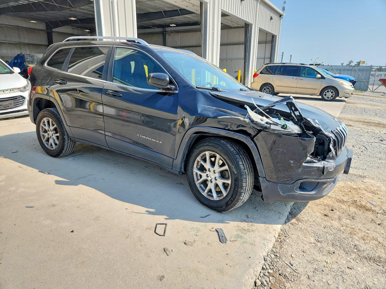 2015 Jeep Cherokee Latitude Черный vin: 1C4PJMCS0FW650985