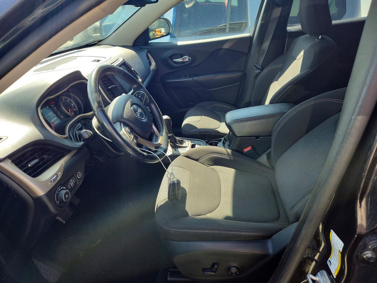 2015 Jeep Cherokee Latitude Черный vin: 1C4PJMCS0FW650985