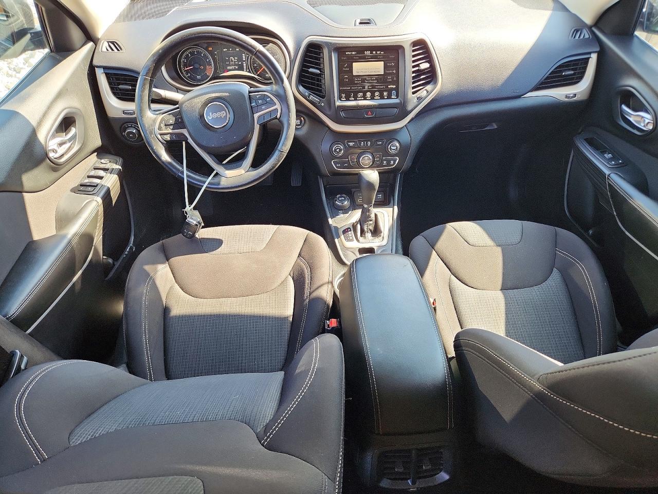 2015 Jeep Cherokee Latitude Черный vin: 1C4PJMCS0FW650985