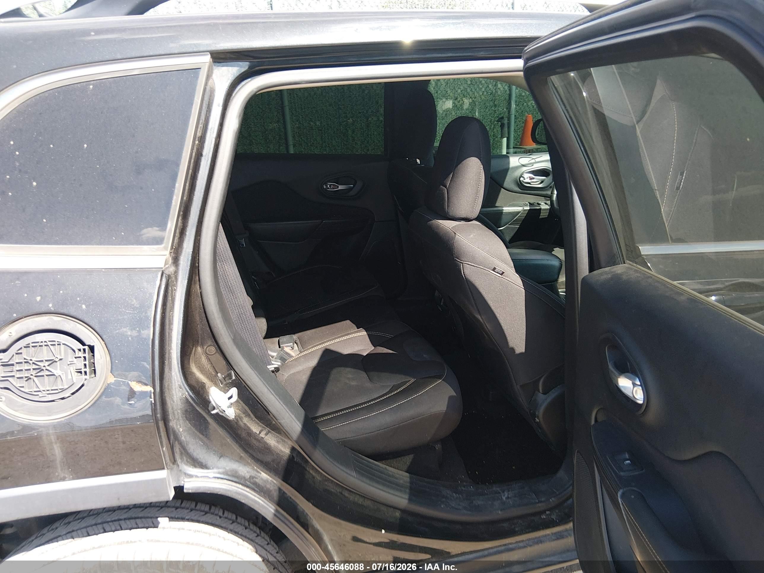2015 Jeep Cherokee Latitude Black vin: 1C4PJMCS0FW726155