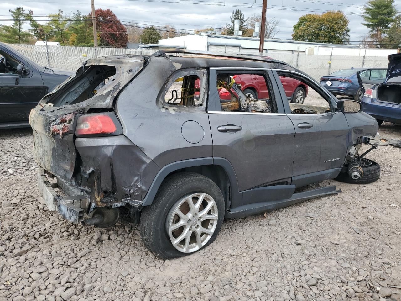 2015 Jeep Cherokee Latitude Burn vin: 1C4PJMCS0FW757941